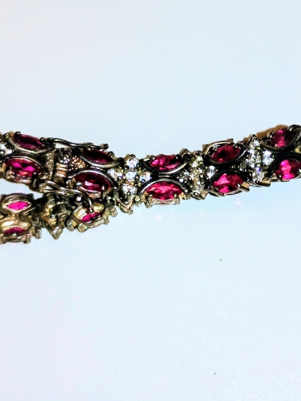 Vintage-Inspired Women's Bracelet with Deep Pink Stones - Picture 2 of 3